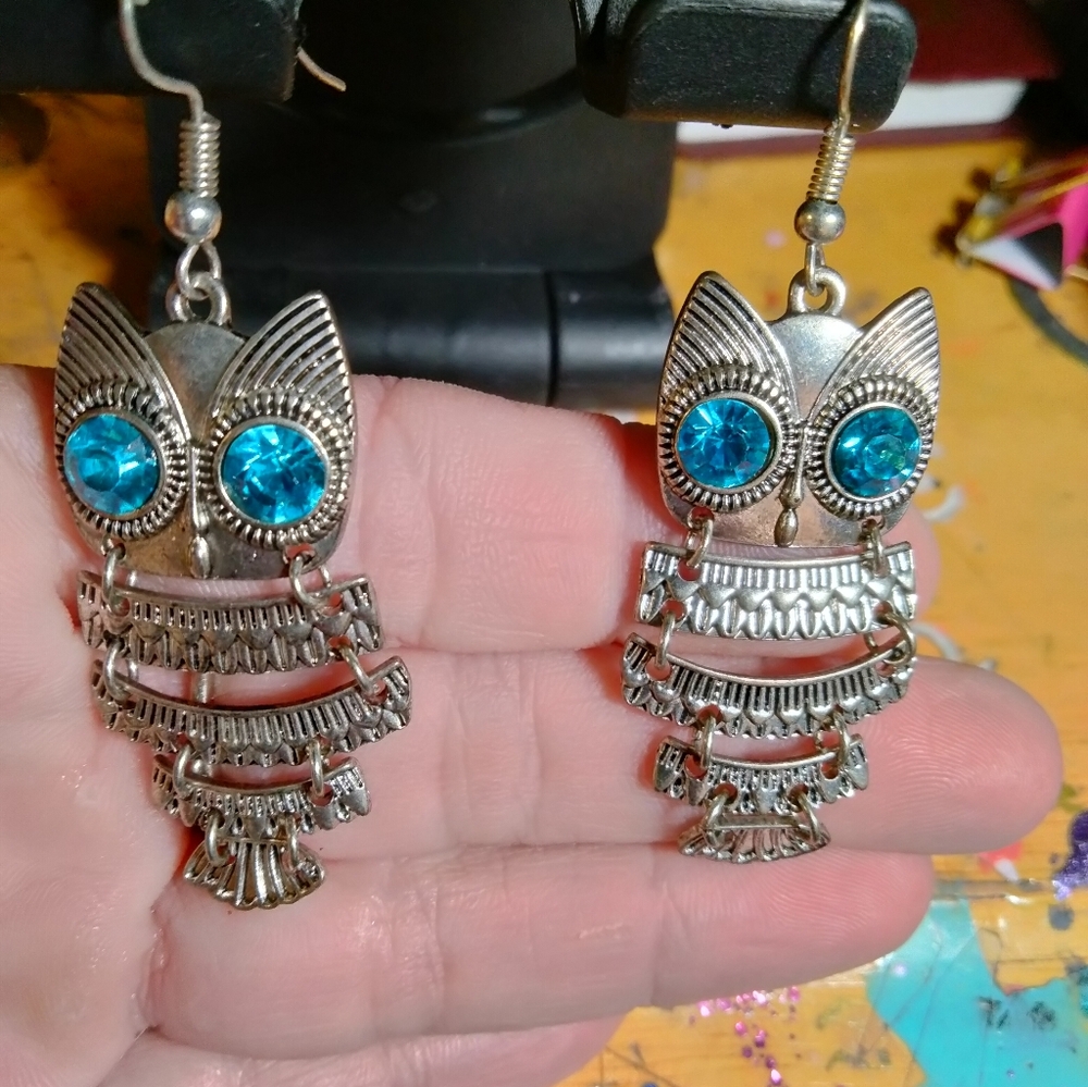 Owl shaped earrings with blue crystal eyes 🧿🧿